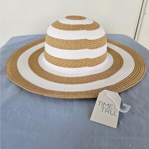 NWT Time and Tru Women's Straw
Beach Hat